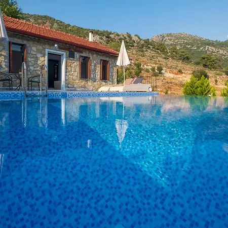 Rose Garden With Private Pool And Jacuzzi